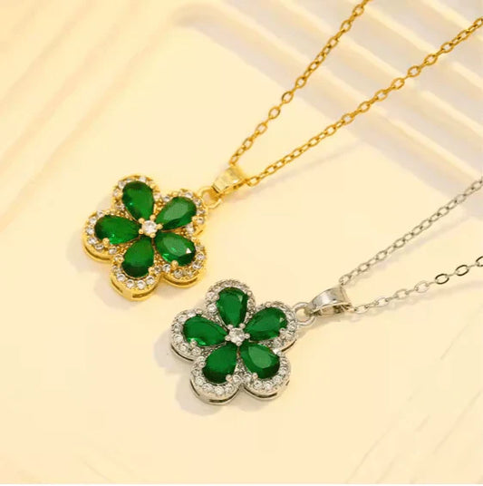 Emerald Zircon Flower Pendant Set | طقم قلادة زهرة من الزمرد والزركون